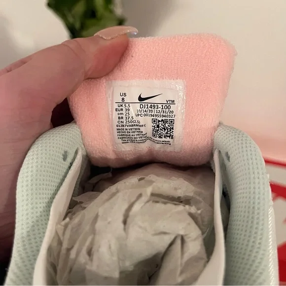 Nike Women’s Air Max 90 White / Arctic Punch - Picture 2 of 11